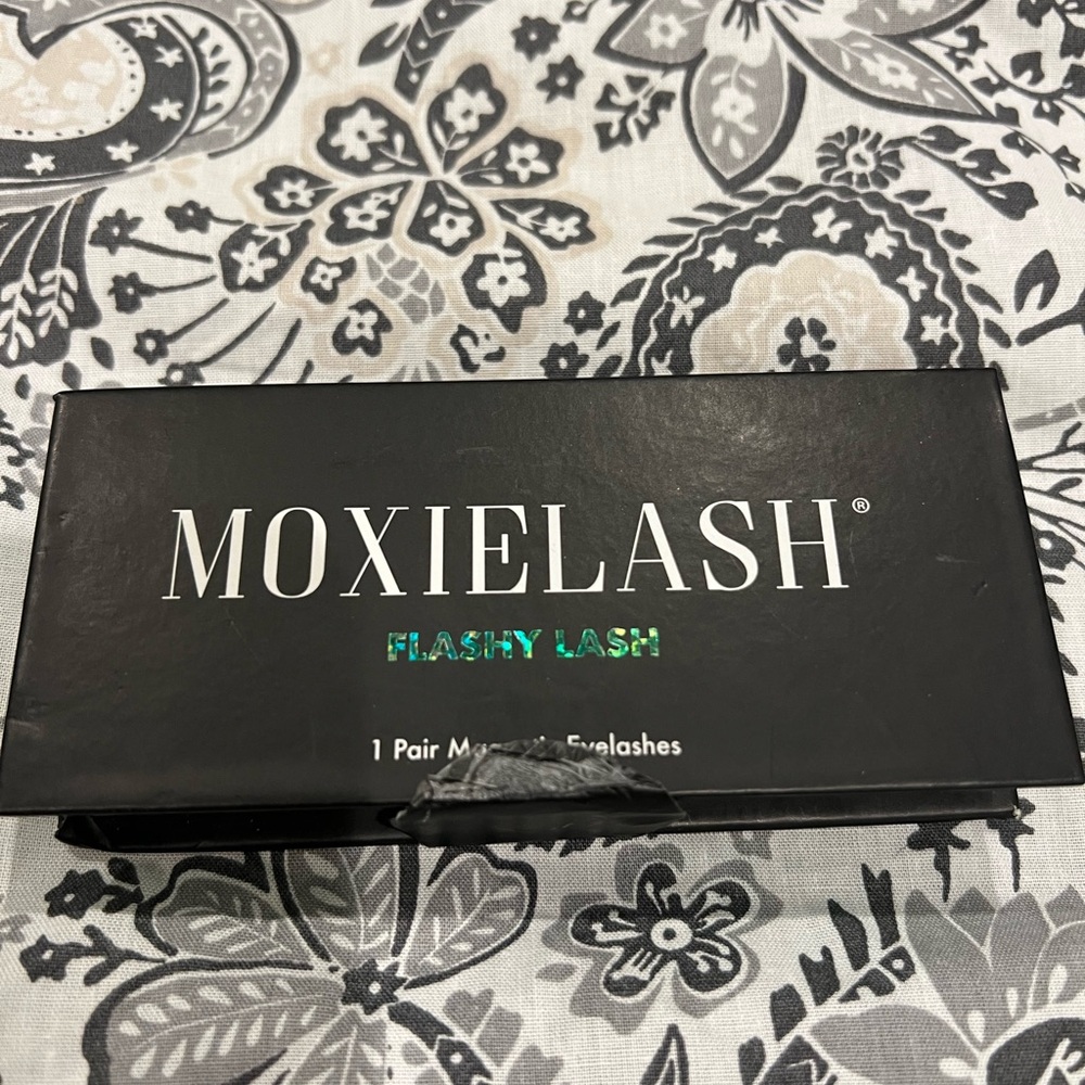 New Moxielash Magnetic Flashy Lash